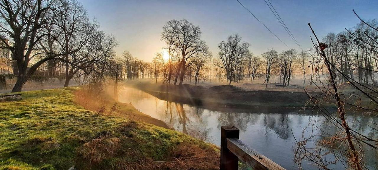 Hotel Zamkowy Mlyn Krapkowice Buitenkant foto